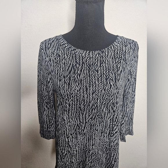 Chico's Cotton Modal Blend Black White Abstract Feather Print 3/4 Sleeve Tunic - Picture 2 of 9